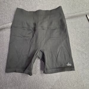 Alo 5" Seamless Ribbed Favorite Short